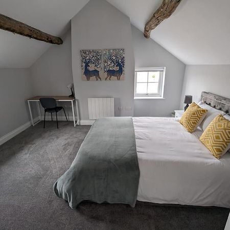 31 High Street - Modern & Stylish 2-Bed Apartment - Inc Parking Husbands Bosworth ภายนอก รูปภาพ