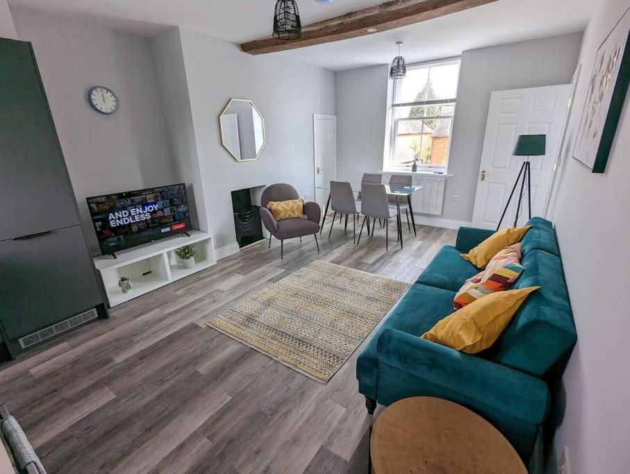 31 High Street - Modern & Stylish 2-Bed Apartment - Inc Parking Husbands Bosworth ภายนอก รูปภาพ