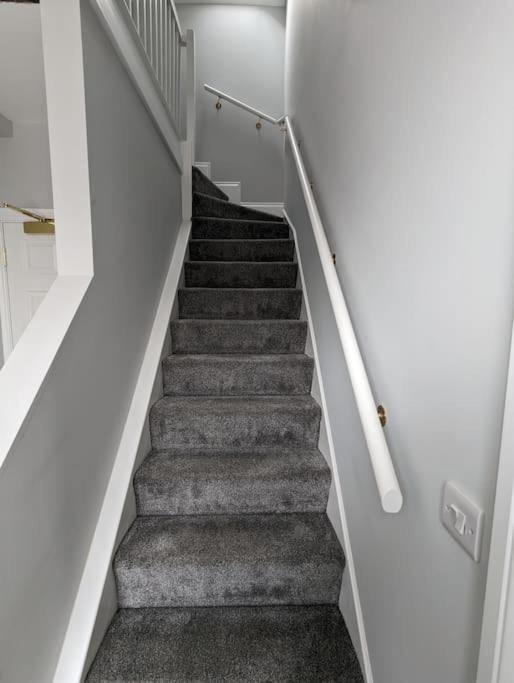 31 High Street - Modern & Stylish 2-Bed Apartment - Inc Parking Husbands Bosworth ภายนอก รูปภาพ