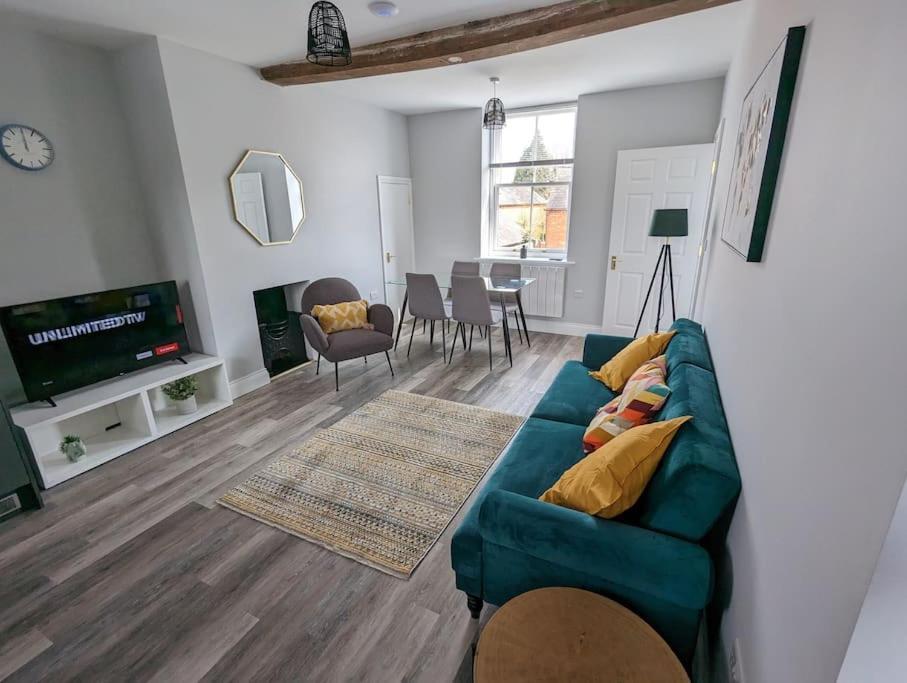 31 High Street - Modern & Stylish 2-Bed Apartment - Inc Parking Husbands Bosworth ภายนอก รูปภาพ
