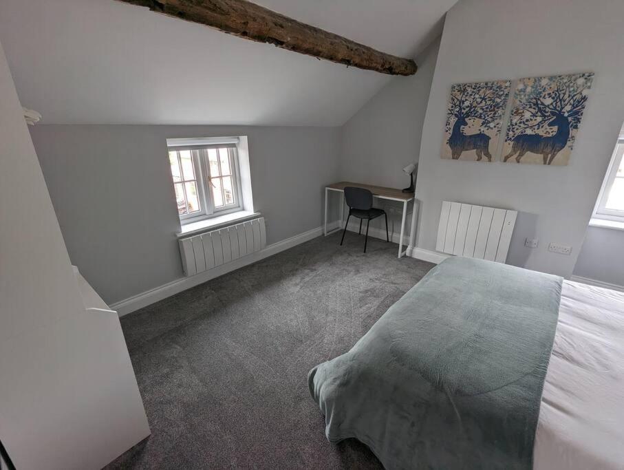 31 High Street - Modern & Stylish 2-Bed Apartment - Inc Parking Husbands Bosworth ภายนอก รูปภาพ