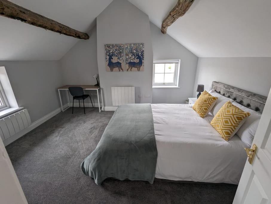 31 High Street - Modern & Stylish 2-Bed Apartment - Inc Parking Husbands Bosworth ภายนอก รูปภาพ