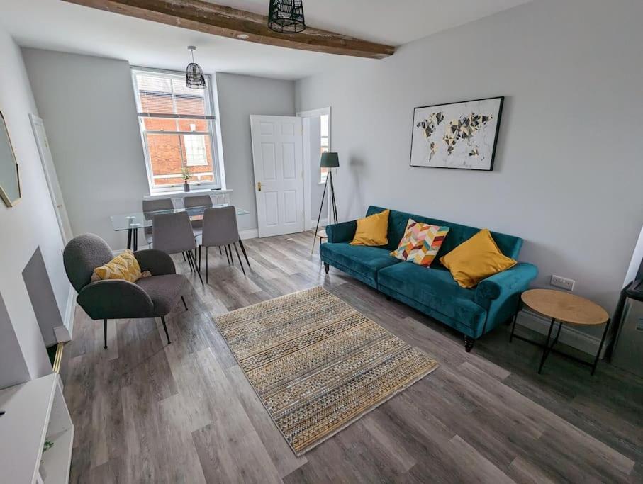31 High Street - Modern & Stylish 2-Bed Apartment - Inc Parking Husbands Bosworth ภายนอก รูปภาพ